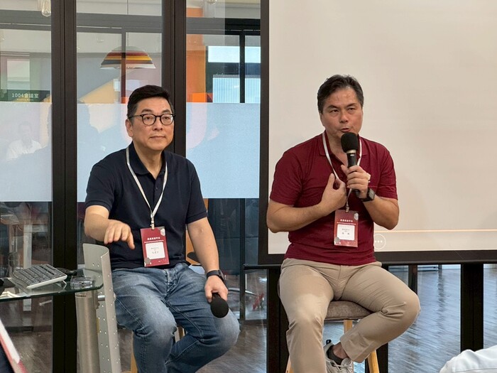 與談環節，由圖左精隼資本 阮震宇執行董事擔任主持，圖右為宏齊顧問股份有限公司 陳鵬董事長