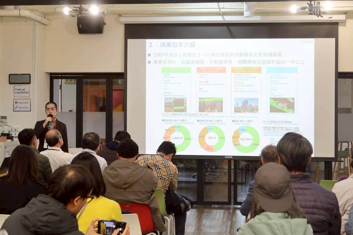 JR 東日本台灣事業開發副理松村昂毅介紹「高輪 GATEWAY CITY」建設計畫，邀請台灣技術團隊加入「JR East Startup Program」生態系，攜手創造未來生活原型。