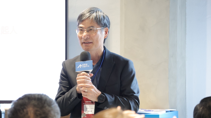 前科技部部長、平台共同發起人陳良基於會中分享〈有戰略的創業觀〉,鼓勵創業者在創業路上走出屬於自己的成長軌跡。圖片